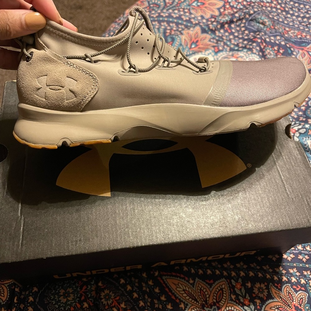 Men 8.5 under armour